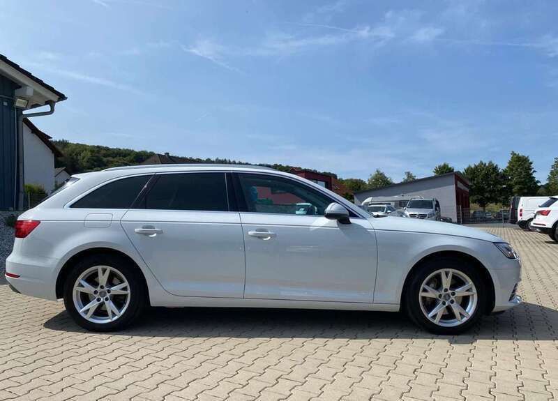 Weiß Gebraucht 2017 Audi A4 Sport Kombi | 18.500 € (Teuer) - Bild 1/4