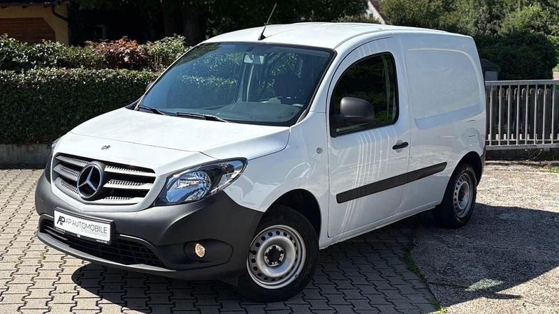 Weiß Gebraucht 2021 Mercedes Citan 108 Van / Kleinbus | 12.690 € (Fairer Preis) - Bild 1/4