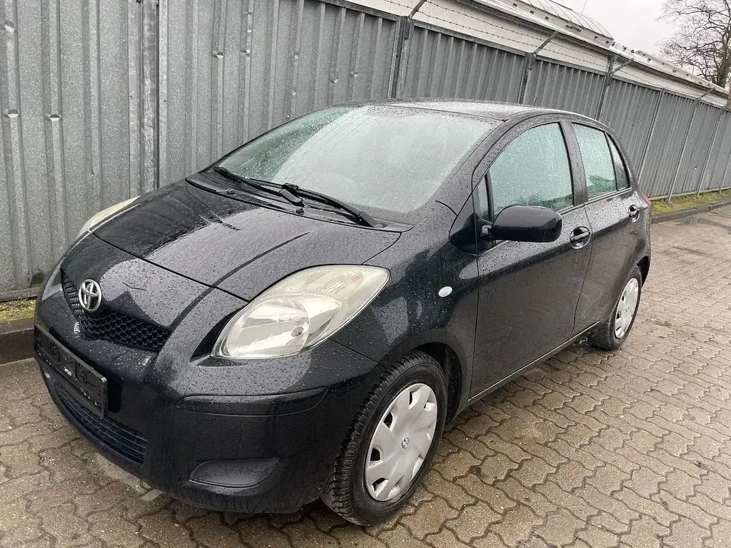 Gebraucht Toyota Yaris Cool 90 PS (66 kW) 2011 Schwarz Kleinwagen