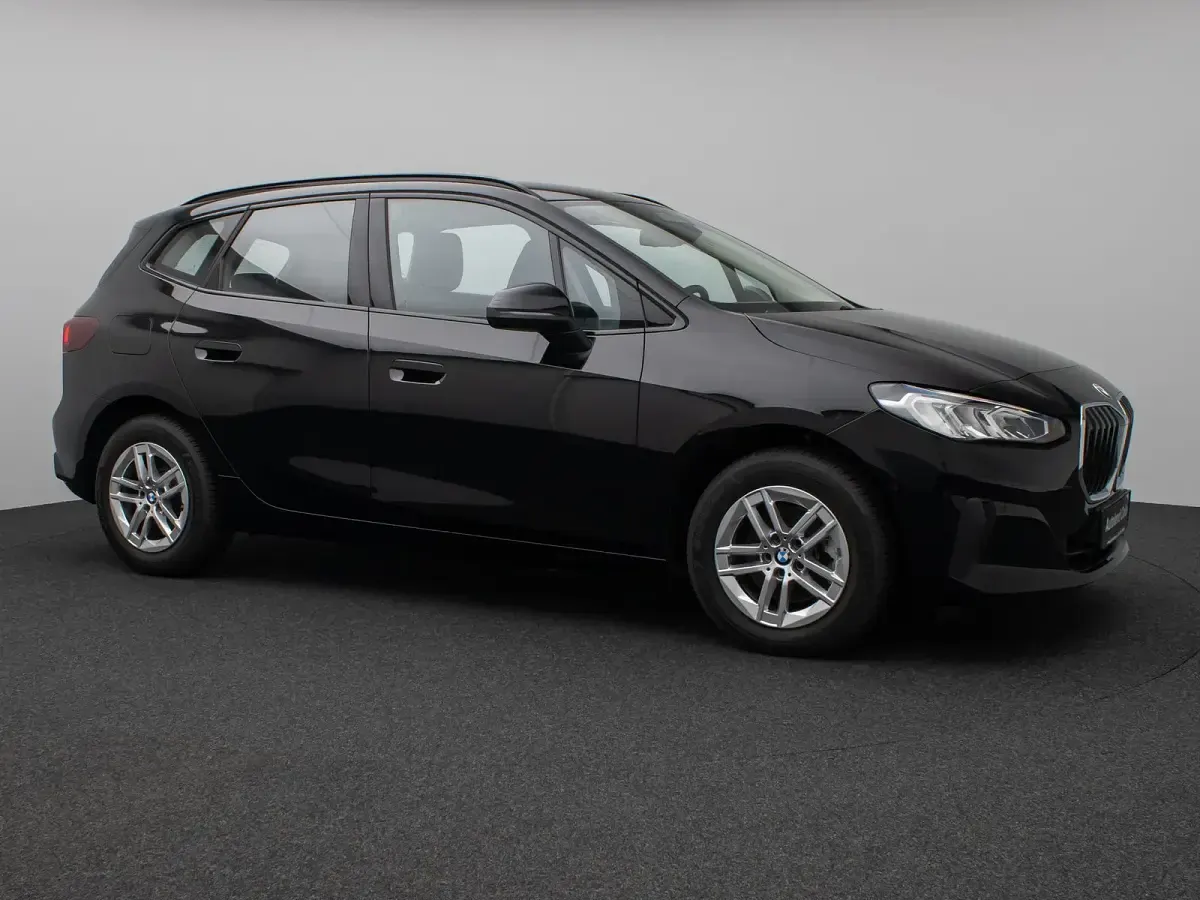 Gebraucht BMW 216 Active Tourer Shadowline 122 PS (89 kW) 2025 Schwarz Van / Kleinbus