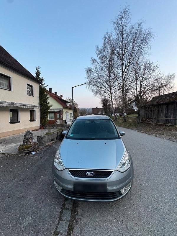Gebraucht Ford Galaxy 140 PS (102 kW) 2010 Silber Van / Kleinbus