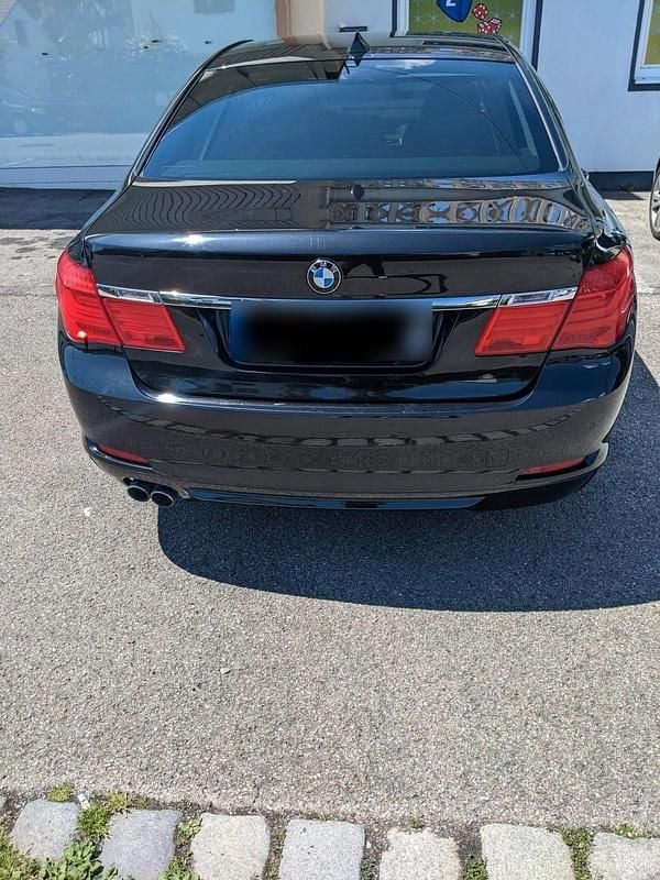 Second-hand BMW 730 245 CP (180 kW) 2010 Negru Berlinǎ