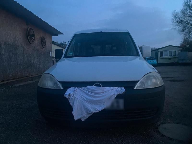 Gebraucht Opel Combo 94 PS (69 kW) 2010 Weiß Van / Kleinbus