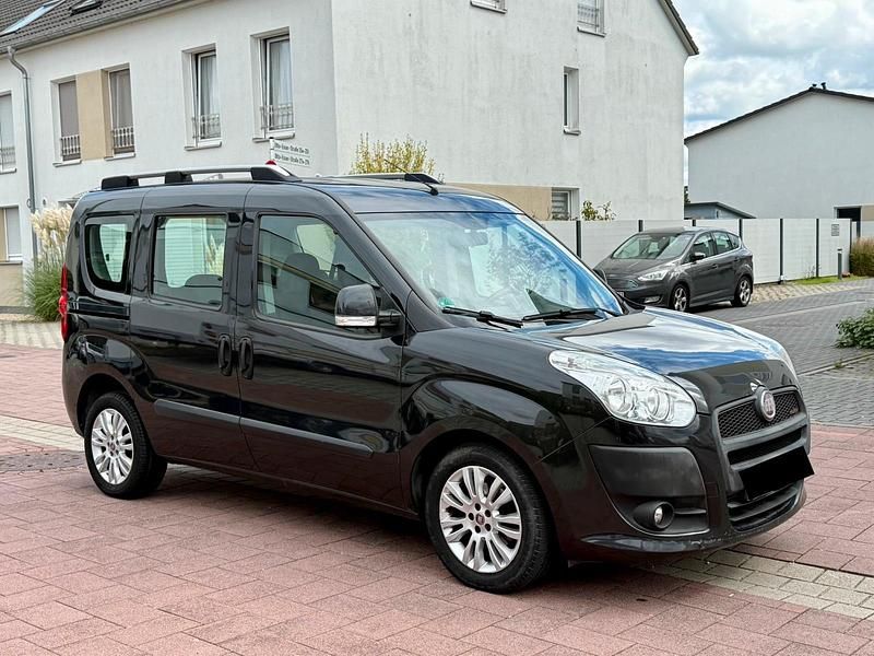 Schwarz Gebraucht 2014 Fiat Doblò Lounge Van / Kleinbus | 3.950 € (Guter Preis) - Bild 1/4