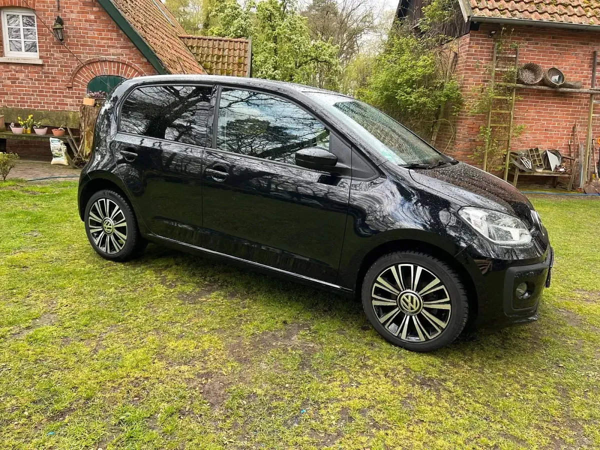 Second-hand VW up! 67 CP (49 kW) 2019 Negru Hatchback