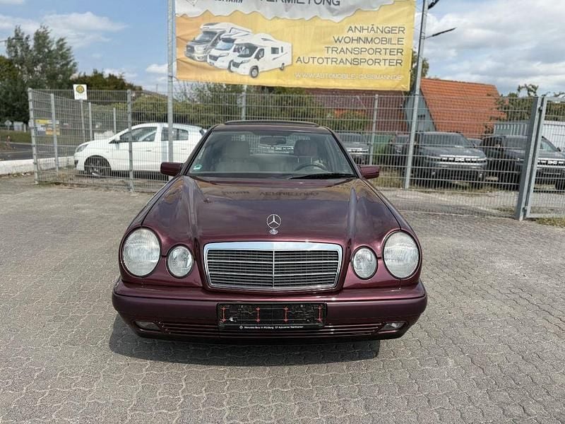 Gebraucht Mercedes E230 Classic 150 PS (110 kW) 1996 Rot Limousine