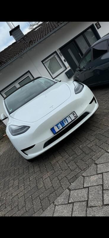 Weiß Gebraucht 2024 Tesla Model Y SUV | 35.500 € (Fairer Preis) - Bild 1/4