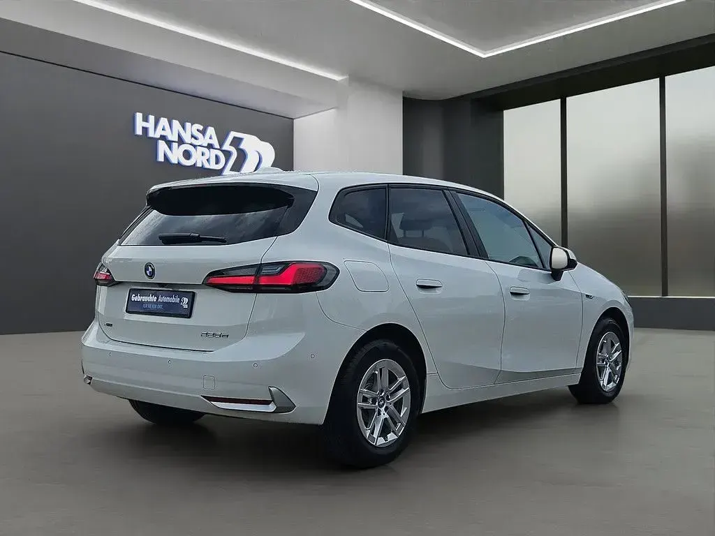 Gebraucht BMW 225 Active Tourer 245 PS (180 kW) 2022 Weiß Van / Kleinbus