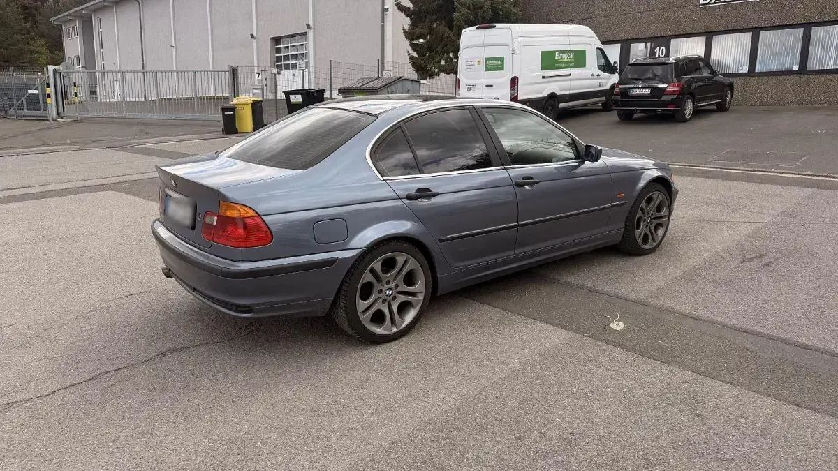 Gebraucht BMW 320 Sport Line 150 PS (110 kW) 1999 Blau Limousine