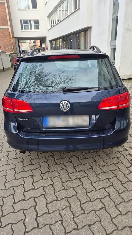 Usata VW Passat 140 CV (102 kW) 2011 Blu Station wagon