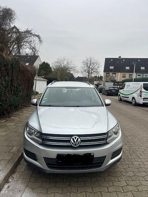 Gebraucht VW Tiguan Trendline 122 PS (89 kW) 2012 Grau SUV