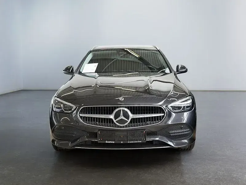Gebraucht Mercedes C300e Avantgarde 204 PS (150 kW) 2024 Grau Limousine