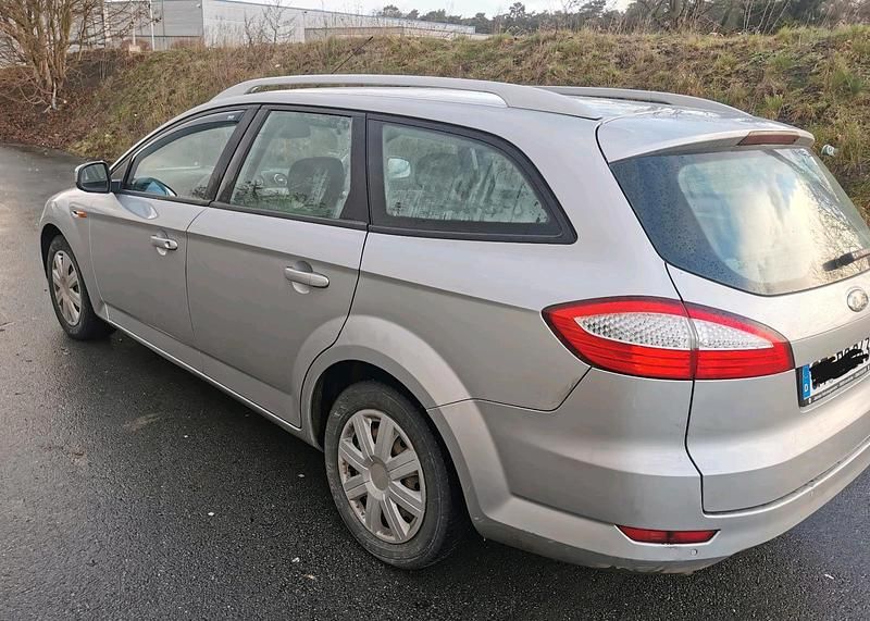 Gebraucht Ford Mondeo 140 PS (102 kW) 2007 Grau Kombi