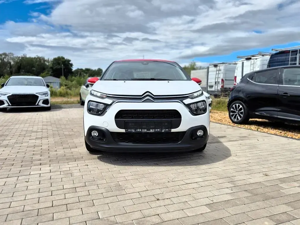 Gebraucht Citroën C3 PureTech 110 PS (80 kW) 2021 Polar white/sport red Kleinwagen