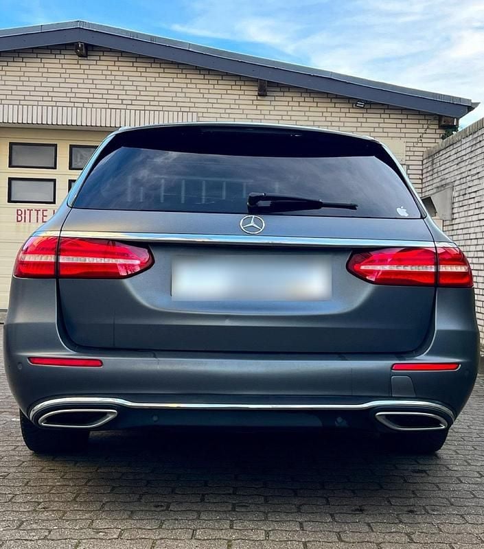 Gebraucht Mercedes E220 Avantgarde 194 PS (142 kW) 2017 Andere farben Kombi