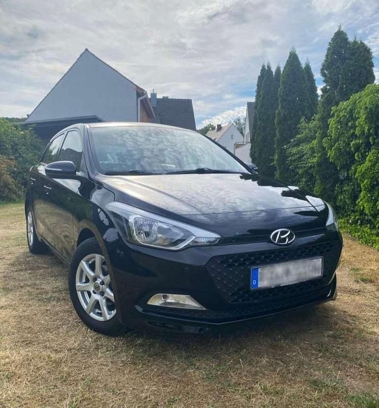 Gebraucht Hyundai i20 Active 101 PS (74 kW) 2016 Schwarz Limousine