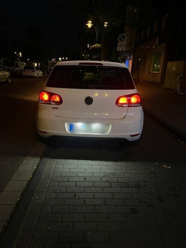 Weiß Gebraucht 2010 VW Golf VI Coupé | 4.000 € (Guter Preis) - Bild 1/4