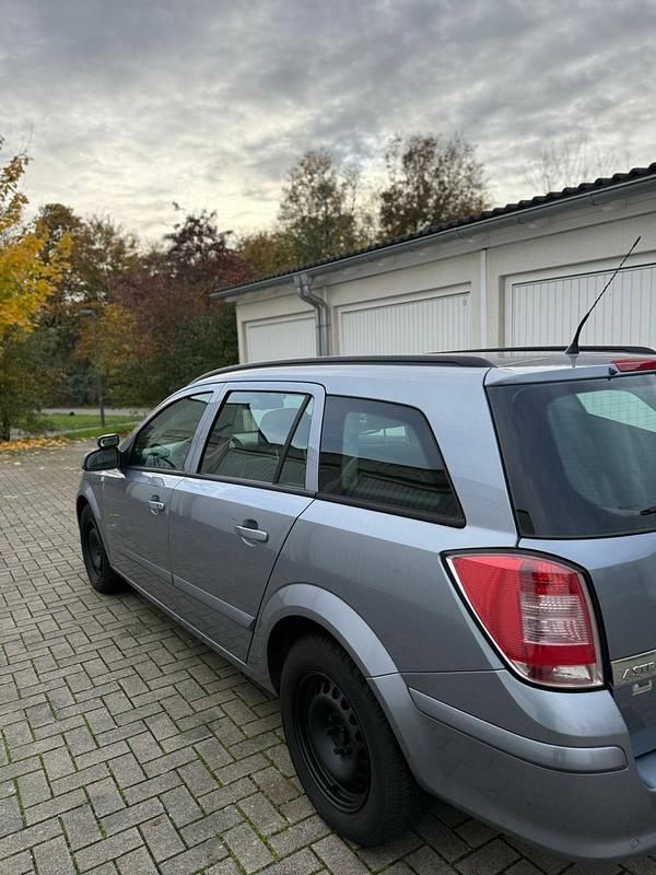 Gebraucht Opel Astra 140 PS (102 kW) 2007 Grau Kombi