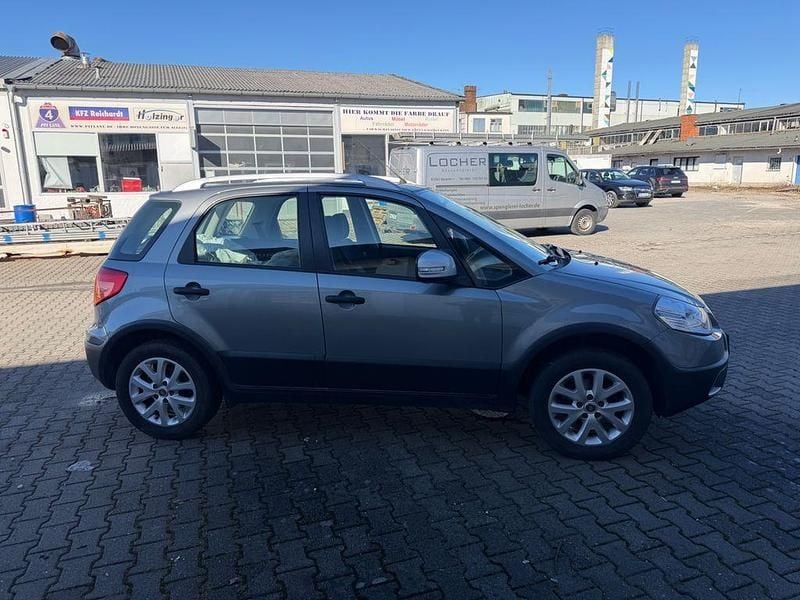 Gebraucht Fiat Sedici 120 PS (88 kW) 2014 Grau SUV