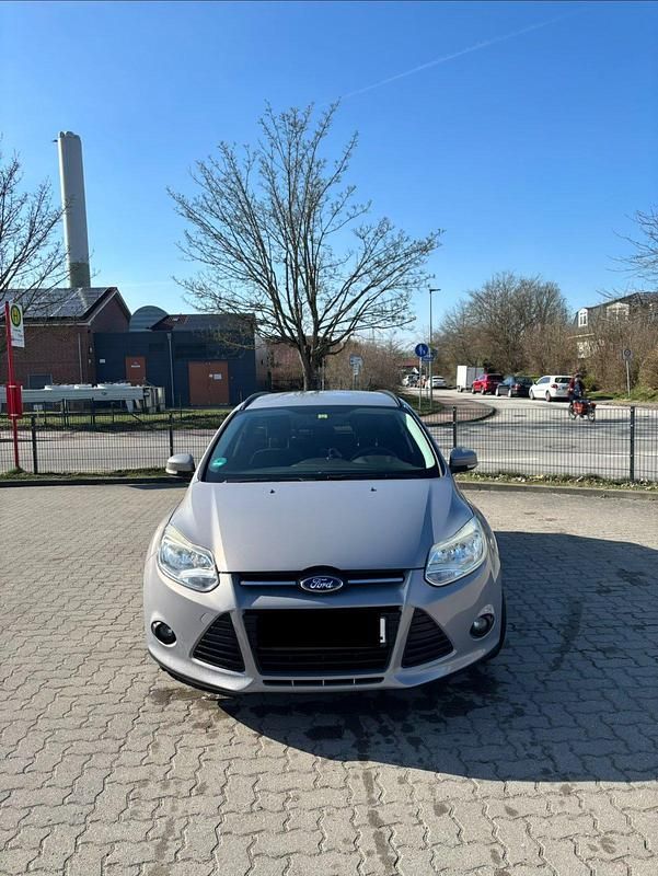 Gebraucht Ford Focus Trend 125 PS (91 kW) 2012 Grau Kombi