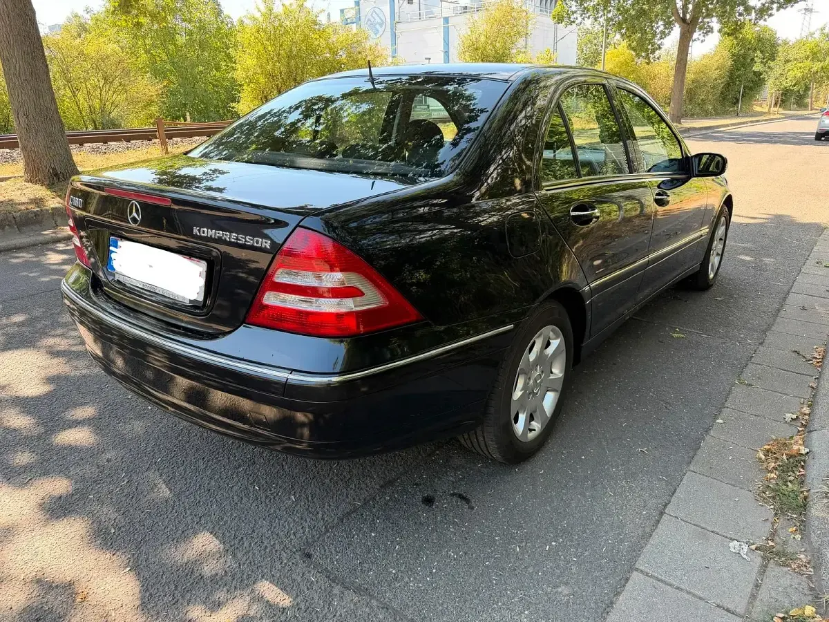 Gebraucht Mercedes C180 Elegance 143 PS (105 kW) 2004 Schwarz Limousine