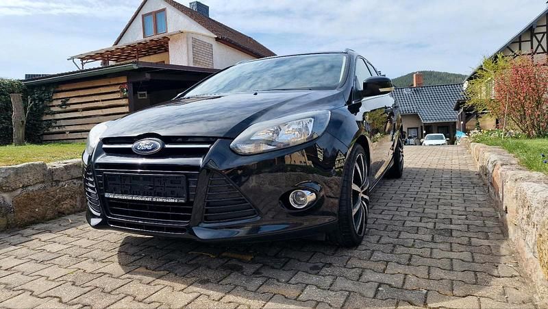 Używany Ford Focus Titanium 150 KM (110 kW) 2011 Czarny Kombi