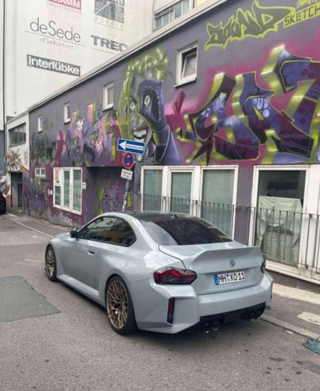 Grau Gebraucht 2023 BMW M2 Coupé | 73.500 € (Teuer) - Bild 1/4