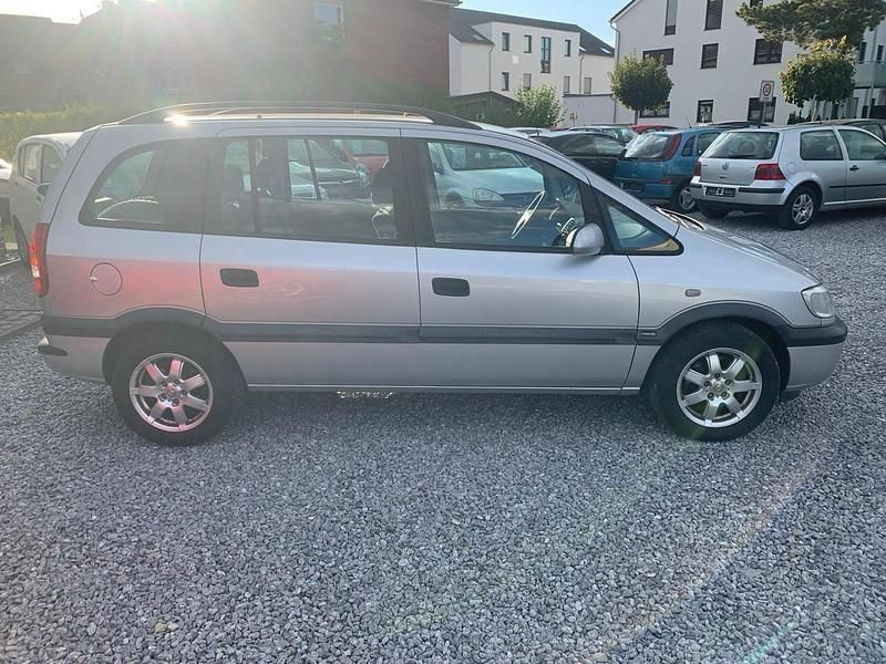 Gebraucht Opel Zafira 125 PS (91 kW) 2002 Silber Van / Kleinbus