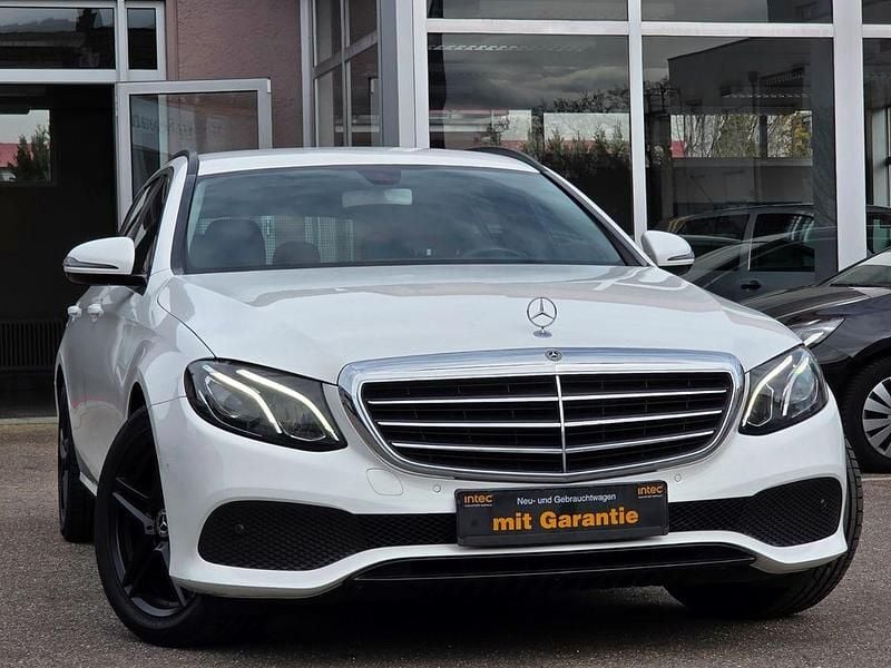 Gebraucht Mercedes E220 194 PS (142 kW) 2019 Weiß Kombi