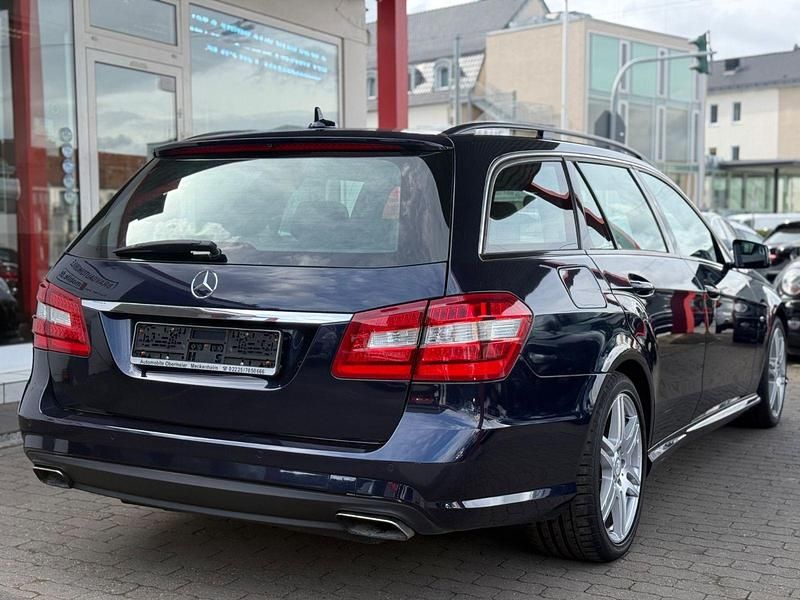 Gebraucht Mercedes E200 AMG line 184 PS (135 kW) 2011 Blau Kombi