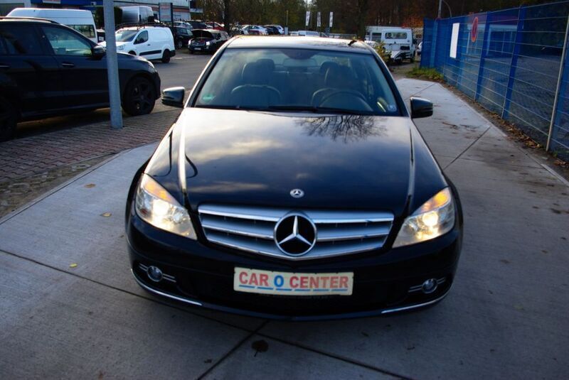 Schwarz Gebraucht 2010 Mercedes C200 Limousine | 5.880 € (Guter Preis) - Bild 1/4