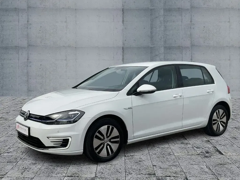 Gebraucht VW Golf VII 100 kW (136 PS) 2020 Pure white Limousine