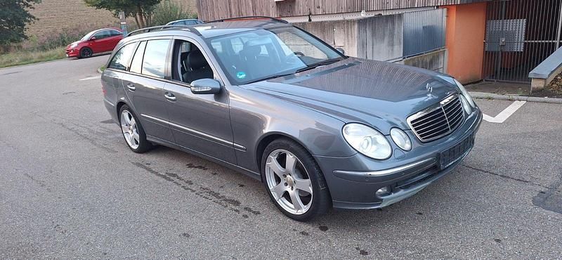 Grau Gebraucht 2005 Mercedes E350 Avantgarde Kombi | 3.800 € (Superpreis) - Bild 1/4