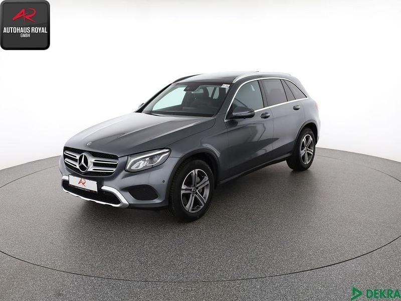 Selenitgrau Gebraucht 2018 Mercedes GLC350 SUV | 31.880 € (Guter Preis) - Bild 1/4