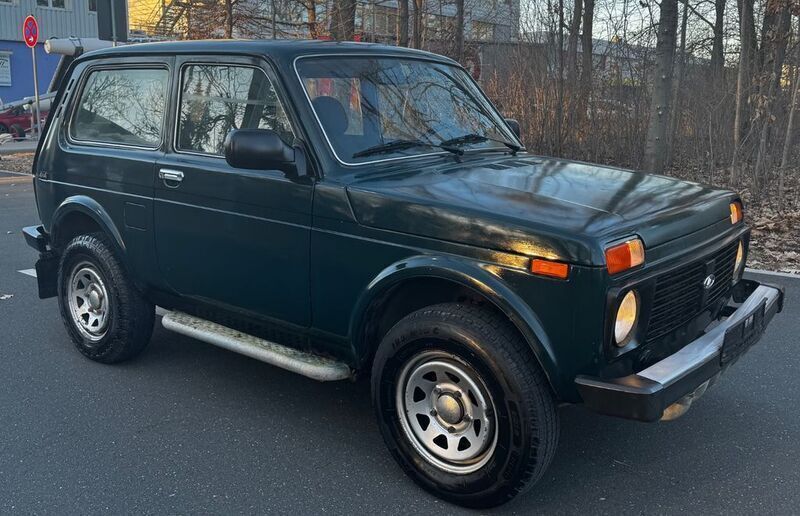 Grün Gebraucht 2011 Lada niva SUV | 3.500 € (Superpreis) - Bild 1/4