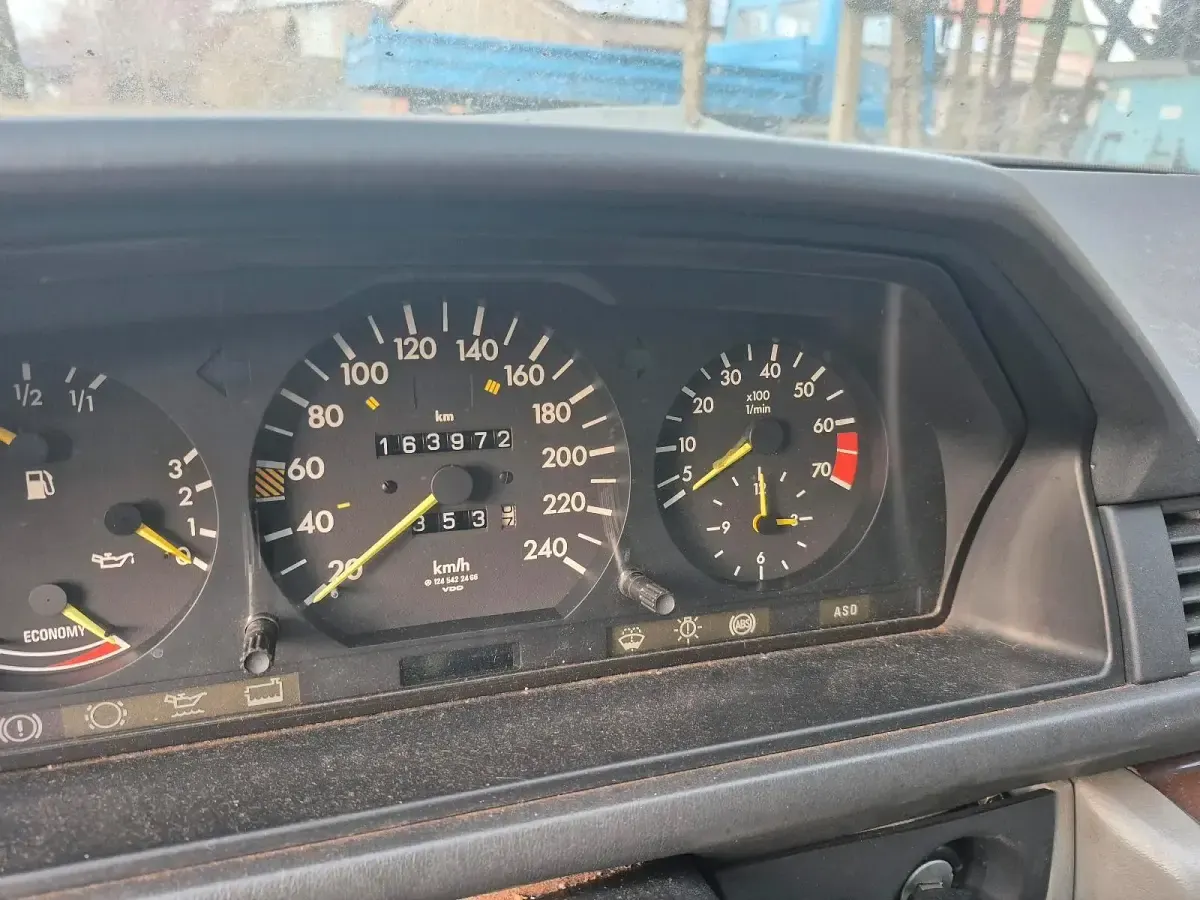 Gebraucht Mercedes E260 150 PS (110 kW) 1989 Limousine