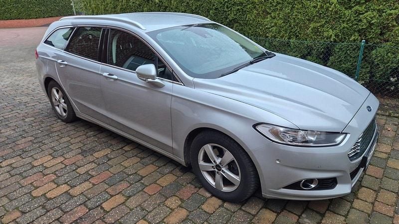 Silber Gebraucht 2016 Ford Mondeo Titanium Kombi | 8.450 € (Guter Preis) - Bild 1/4