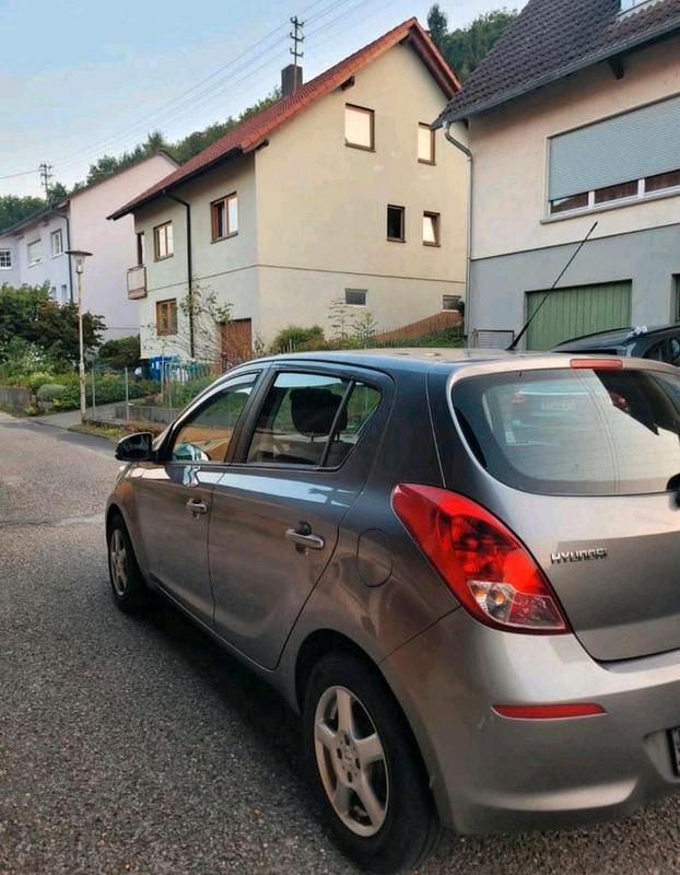 Gebraucht Hyundai i20 86 PS (63 kW) 2012 Grau Kleinwagen
