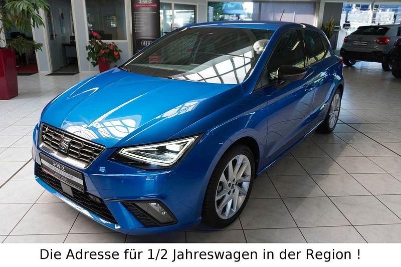 Blau Gebraucht 2024 Seat Ibiza FR Limousine | 18.990 € (Fairer Preis) - Bild 1/4
