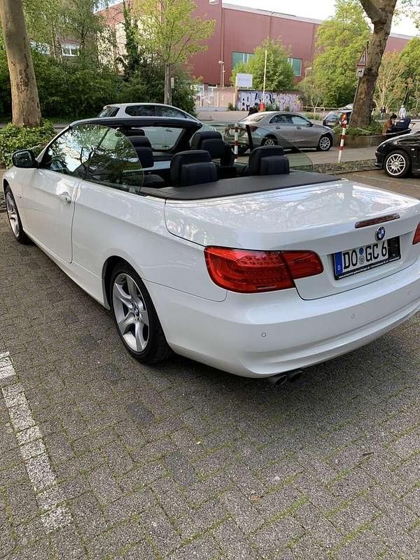 Gebraucht BMW 325 Cabriolet Comfort Edition 204 PS (150 kW) 2011 Weiß Cabrio