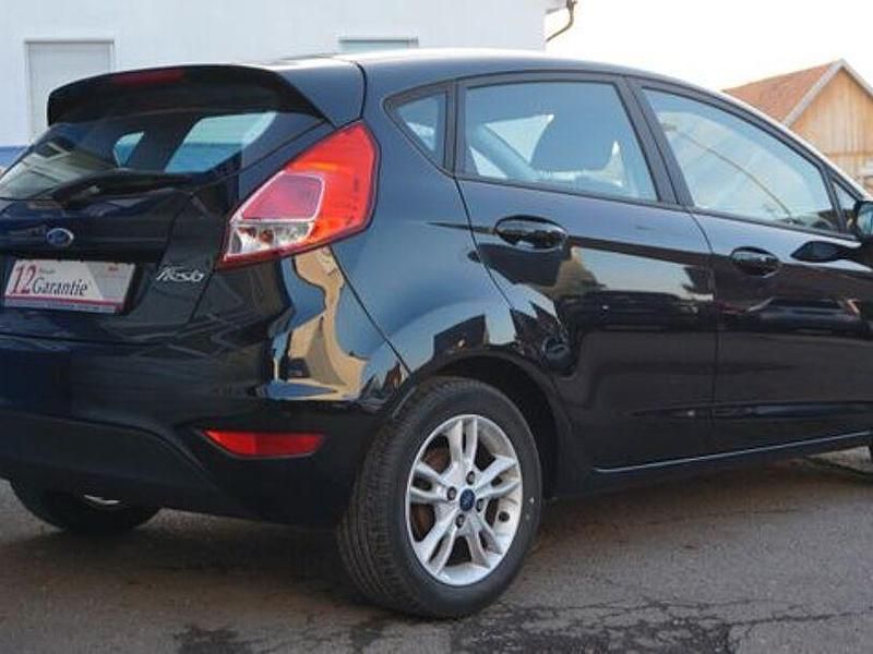Gebraucht Ford Fiesta Trend 101 PS (74 kW) 2015 Schwarz Kleinwagen