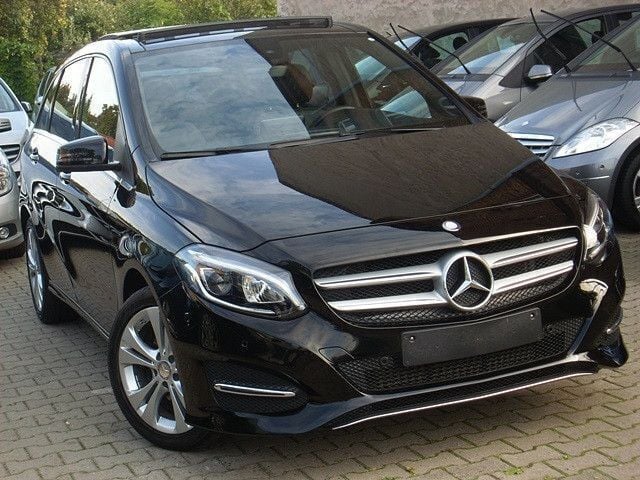 Schwarz Gebraucht 2015 Mercedes B180 Urban Van / Kleinbus | 14.990 € (Guter Preis) - Bild 1/4