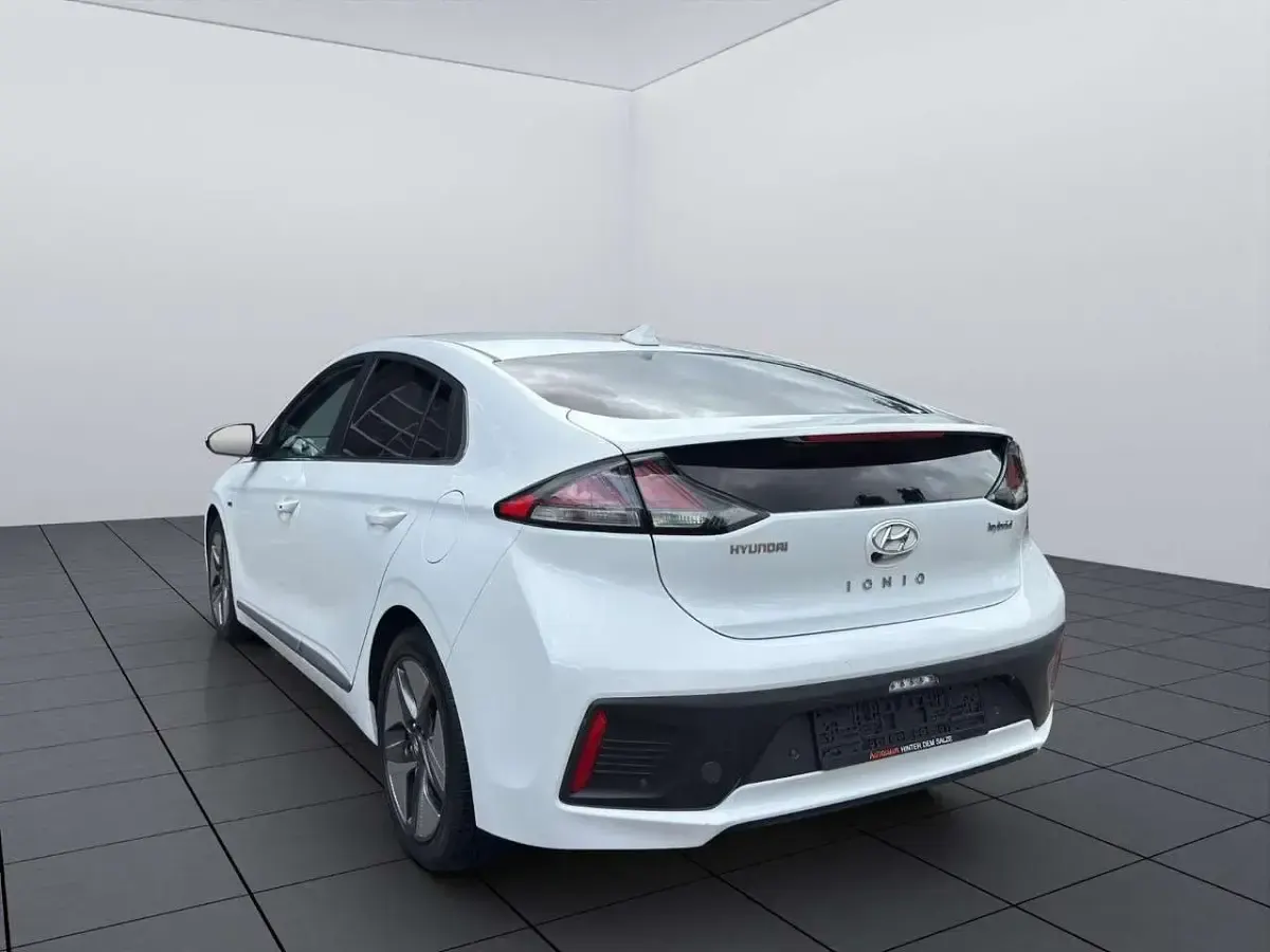 Gebraucht Hyundai Ioniq Premium 105 PS (77 kW) 2019 Weiß Kleinwagen