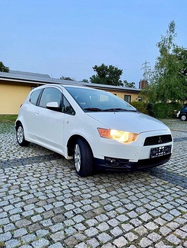 Gebraucht Mitsubishi Colt 75 PS (55 kW) 2013 Weiß Kleinwagen