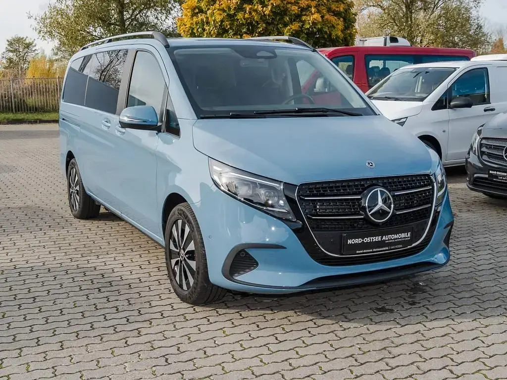 Gebraucht Mercedes V220 Style 163 PS (119 kW) 2025 Vintageblau Van / Kleinbus