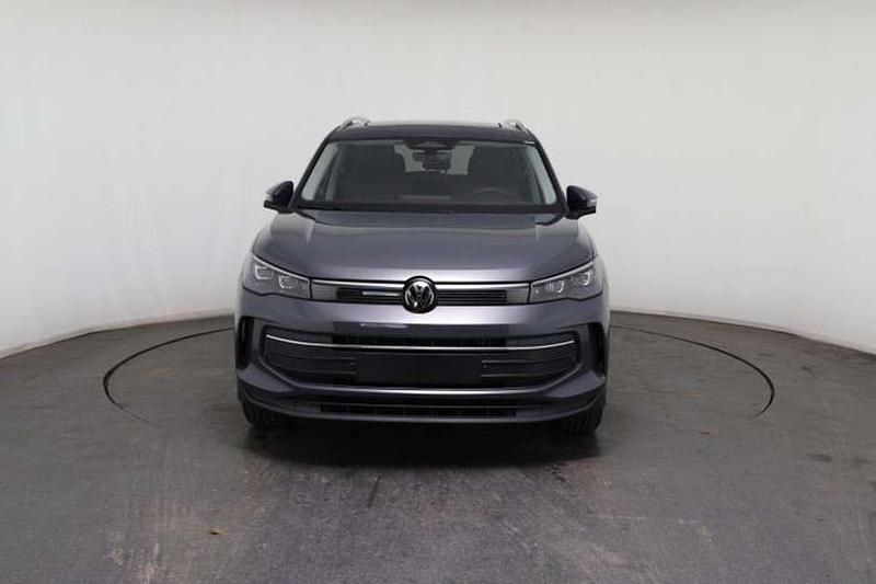 Neu VW Tiguan 150 PS (110 kW) 2025 Blau, nightshade blue v2v2 SUV