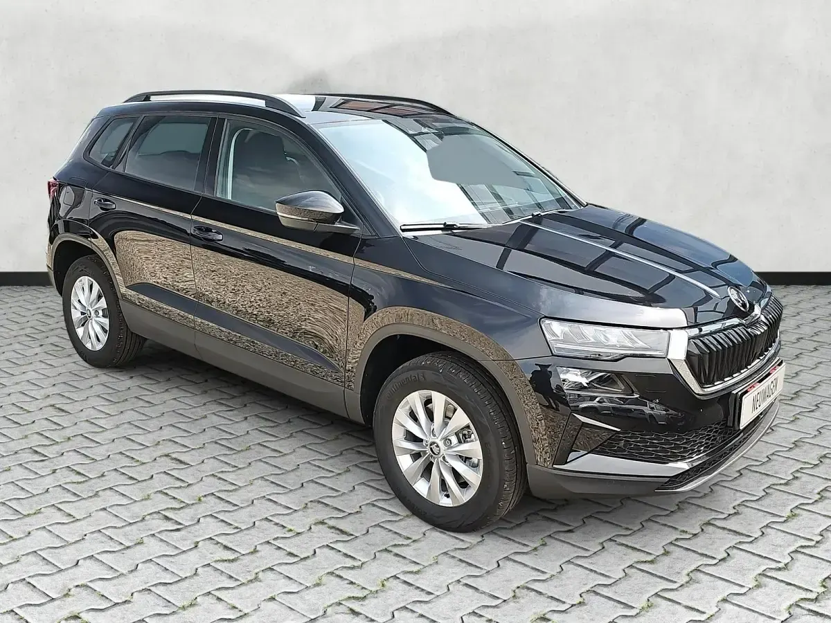 Neu Skoda Karoq Selection 150 PS (110 kW) 2026 Blackmagic perleffekt SUV