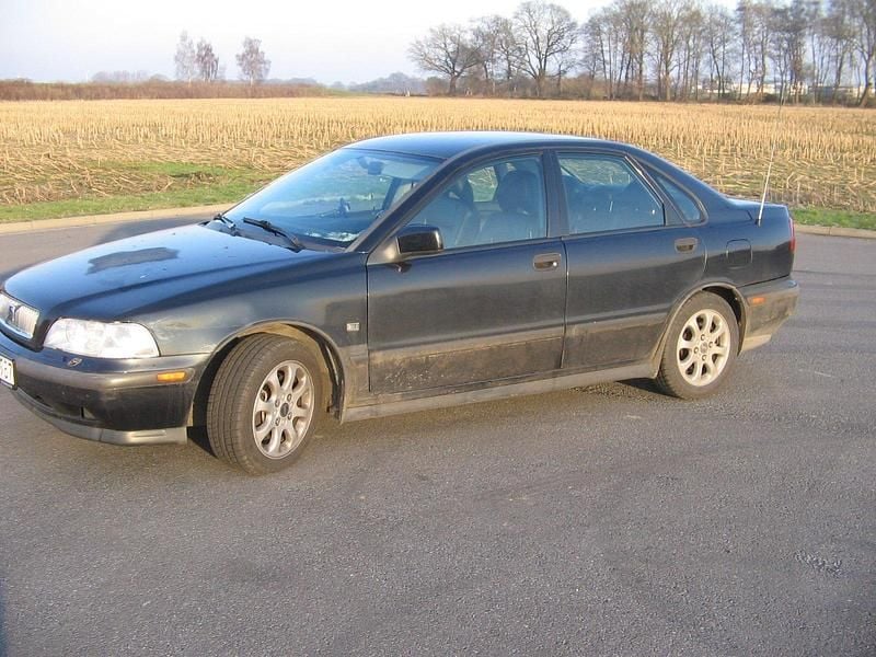 Blau Gebraucht 1999 Volvo S40 Limousine | 1.500 € - Bild 1/4