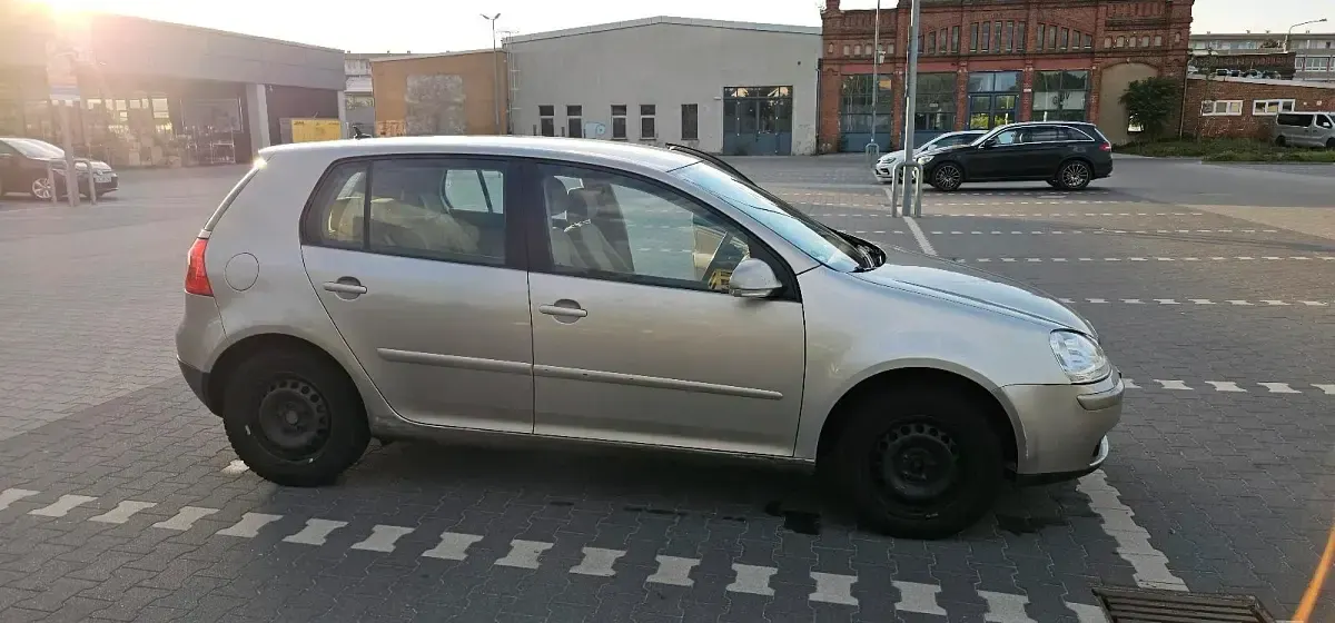 Gebraucht VW Golf V 105 PS (77 kW) 2005 Gold Kleinwagen