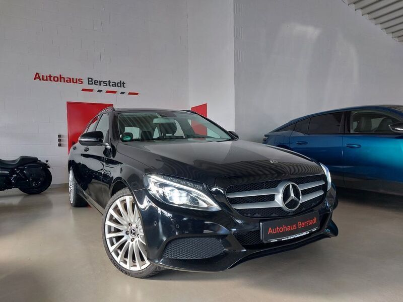 Schwarz Gebraucht 2018 Mercedes C200 Kombi | 16.650 € (Fairer Preis) - Bild 1/4